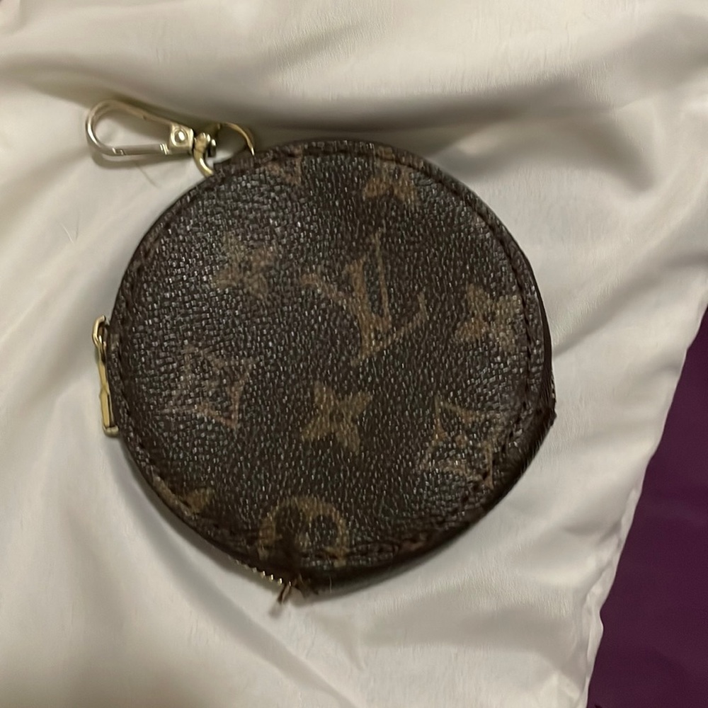 A Louis Vuitton coin purse